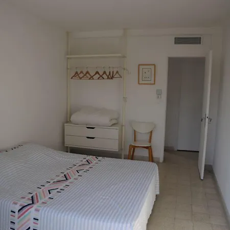 דירה Spacious With Balcony And Sea View *