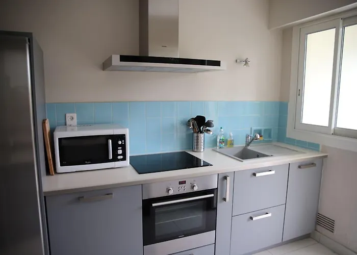 Spacious With Balcony And Sea View * אנטיב