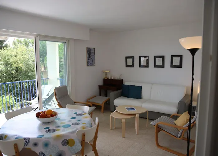 Spacious With Balcony And Sea View דירה *