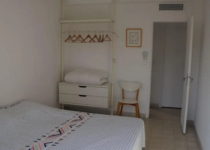 דירה Spacious With Balcony And Sea View *