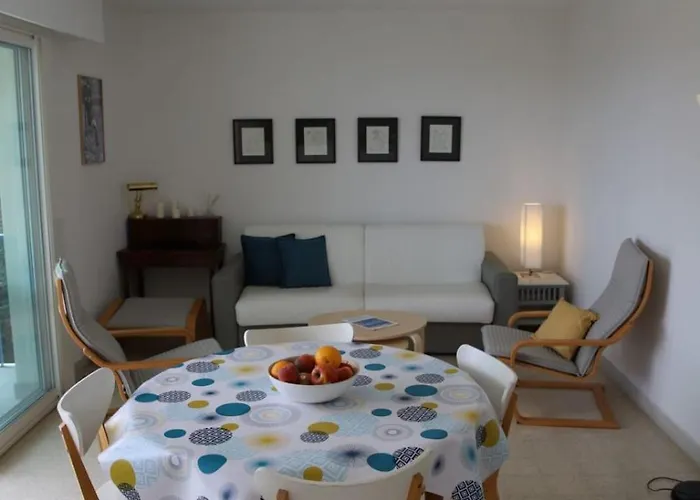 Spacious With Balcony And Sea View *