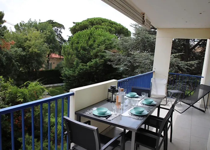 Spacious With Balcony And Sea View אנטיב