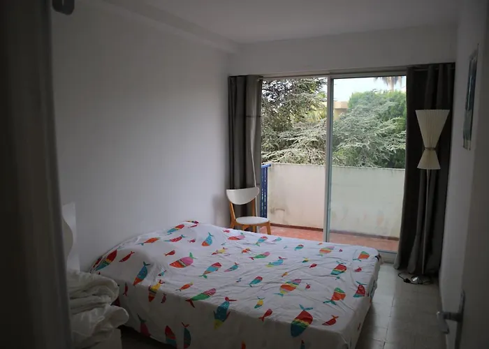 Spacious With Balcony And Sea View דירה