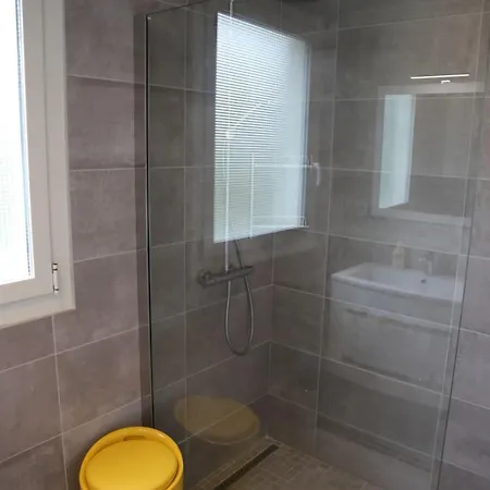 شقة Spacious With Balcony And Sea View