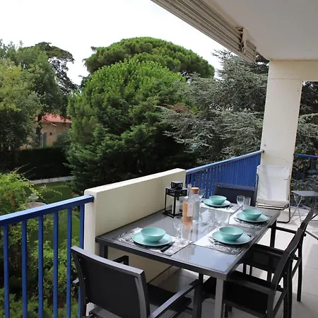 Spacious With Balcony And Sea View 앙티브